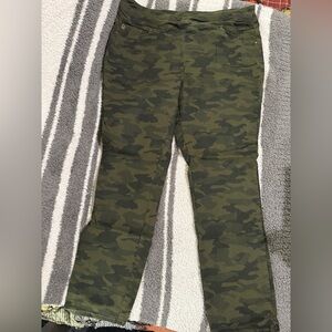 NWOT BELLE BY KIM GRAVEL PULL ON JEANS
SIZE:20W/TALL